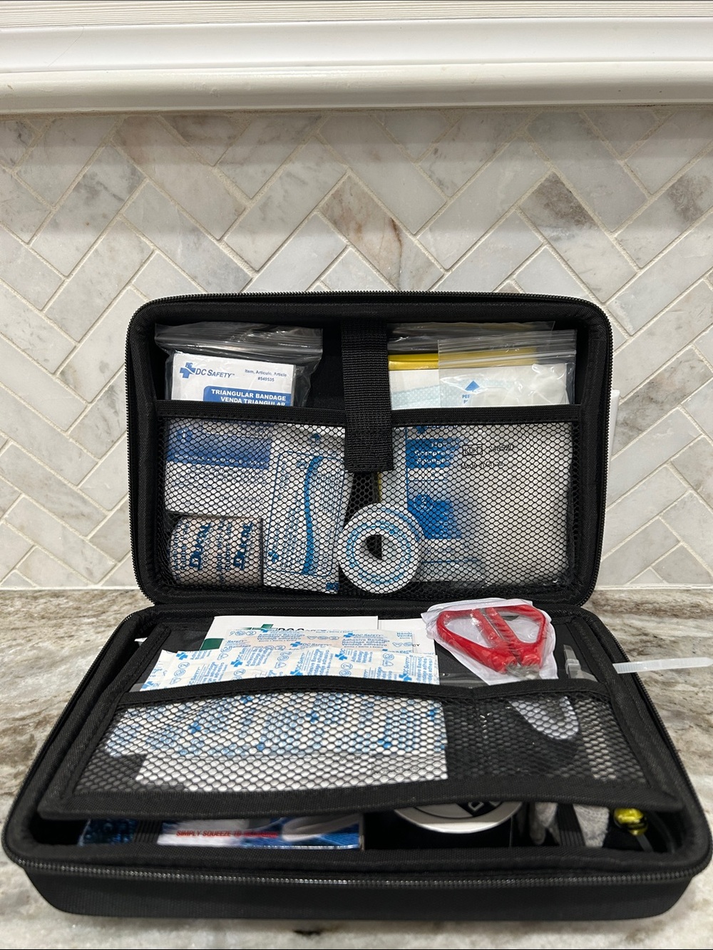 Land Rover First-aid Kit - Picture 4 of 11
